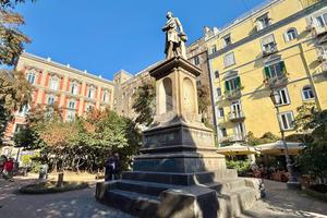 3 LOCALI A NAPOLI
