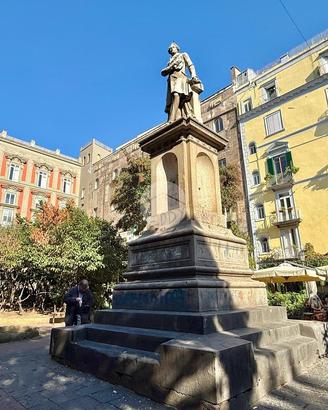 3 LOCALI A NAPOLI