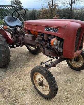 Trattore fiat 211 con trincia