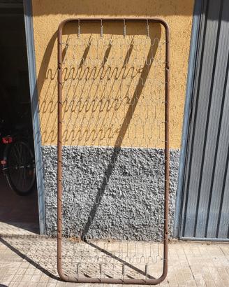 Rete letto singolo pronta e comoda
