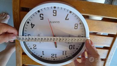 orologio da parete con termometro