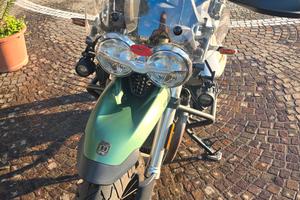 Moto Guzzi V85TT centenario 