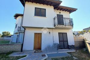 VILLA A SCHIERA A CALCATA