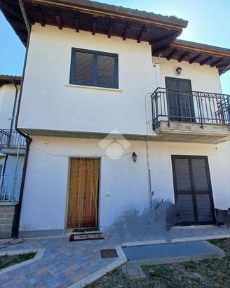 VILLA A SCHIERA A CALCATA