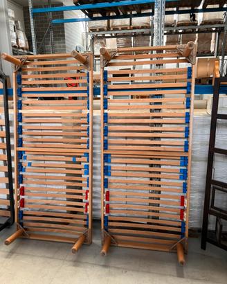 Mobili e vetrine in legno per casa e attività