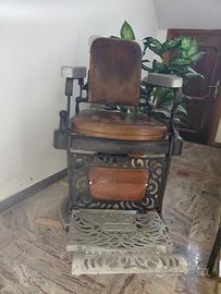 Antica poltrona da barbiere