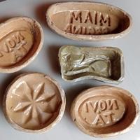 Formine D'epoca in terracotta smaltata.