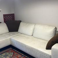 Divano marca Semeraro in pelle bianco