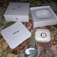 Una cuffia sinistra AirPods Apple