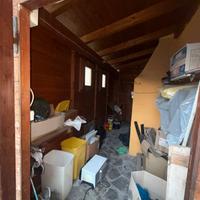 Gazzebo in legno per attrezzi