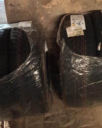 Pneumatici Hankang Cross Saesons 215/60/17 NUOVI..