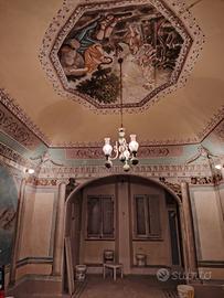 Palazzo storico con affreschi in toscana