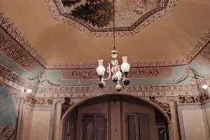 Palazzo storico con affreschi in toscana