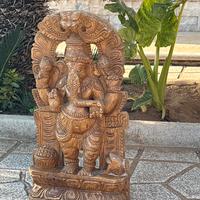 statuetta in legno intagliata a mano