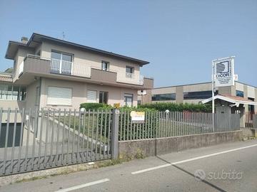 Immobile di 275 m² a Valbrembo
