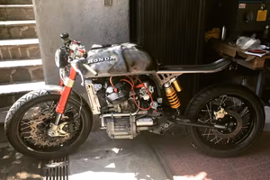 Cafe Racer su base Honda CX500 - Sacha Lakic