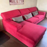 Divano rosso con chaise longue – Comodo e spazioso