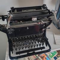 Macchina da scrivere antica primo '900
