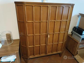 Mobile credenza in legno massello stile classico