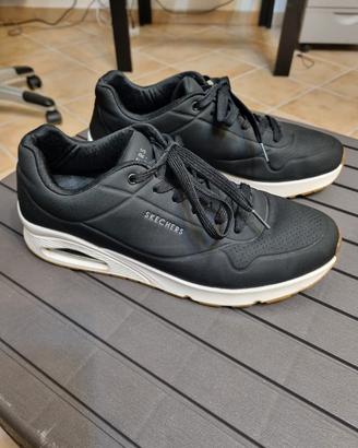 Skechers nere suola bianca tipo invernale