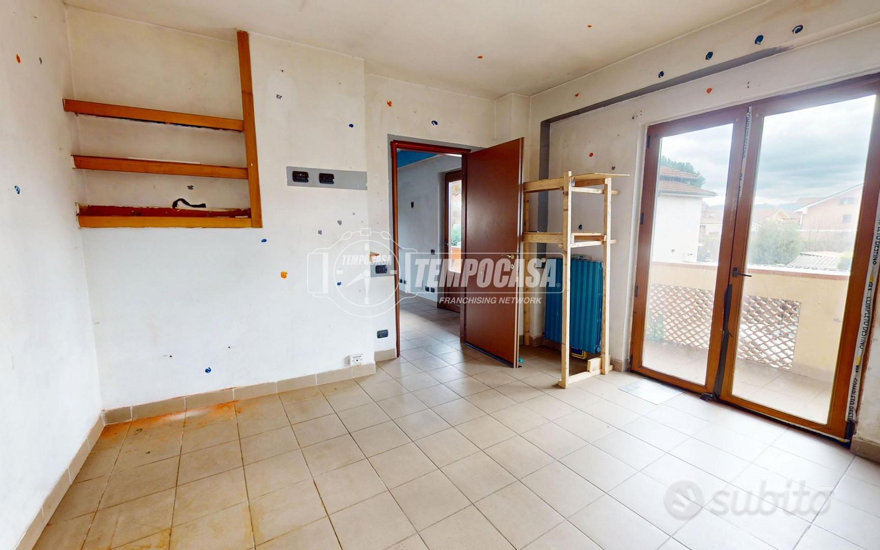 SOLUZIONE BIFAMILIARE IN CENTRO PAESE - Vista 6