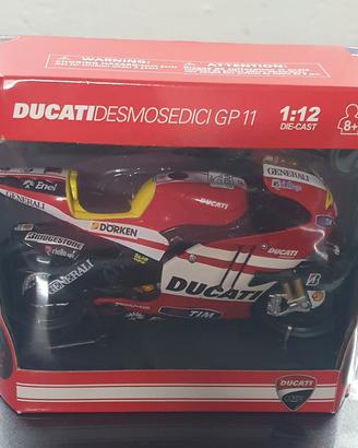 NewRay Ducati Desmosedici GP11 Valentino Rossi 1:1