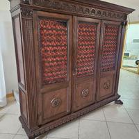 Elegante Arredo Neorinascimentale in Legno Pregiat