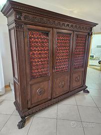 Elegante Arredo Neorinascimentale in Legno Pregiat