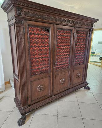 Elegante Arredo Neorinascimentale in Legno Pregiat