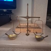 BILANCINO VECCHIO CON SCATOLA 