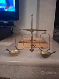 BILANCINO VECCHIO CON SCATOLA 