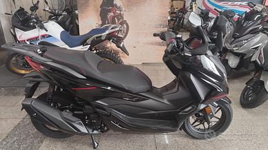 Honda Forza 350 modello DELUXE 2026