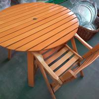 Tavolo e sedie Reguitti