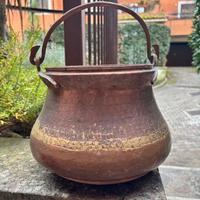 Paiolo in rame con manico.