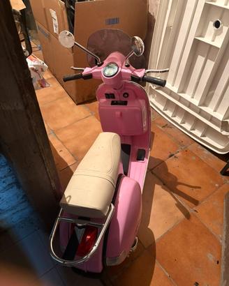 Vespa elettrica per bimbe.