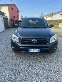 Toyota Rav4 Luxury 2.2 D-4D 136 CV