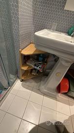 mobbiletto di bagno con angolo