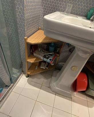 mobbiletto di bagno con angolo