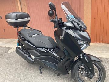 Scooter XMAX tech max in garanzia