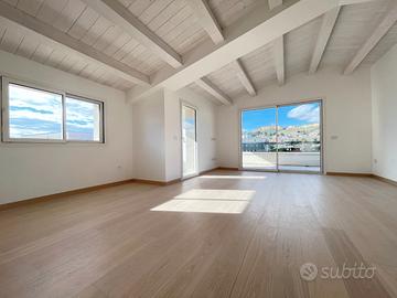 Nuovo A4 - terrazzo - box - mare 300m - centro