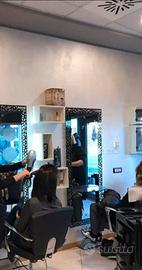 Grande salone fronte supermercato nail/barber/hair