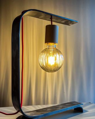 Lampada in acciaio di design artigianale