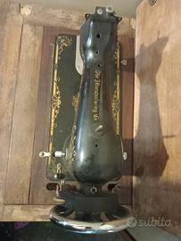 Macchina da cucire d'epoca . CLEVELAND