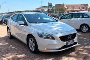 Volvo V40 D2 R-DESIGN MOMENTUM