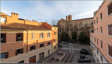 Appartamento di 100 m² con 2 locali a Bologna