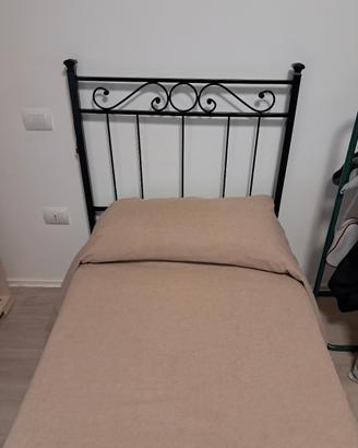 struttura letto singolo in ferro battuto
