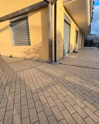 Locale commerciale - 200 mq