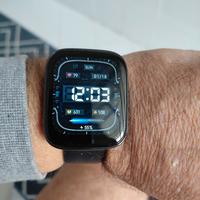 Smartwatch Xiaomi Redmi 3 Active di colore nero.