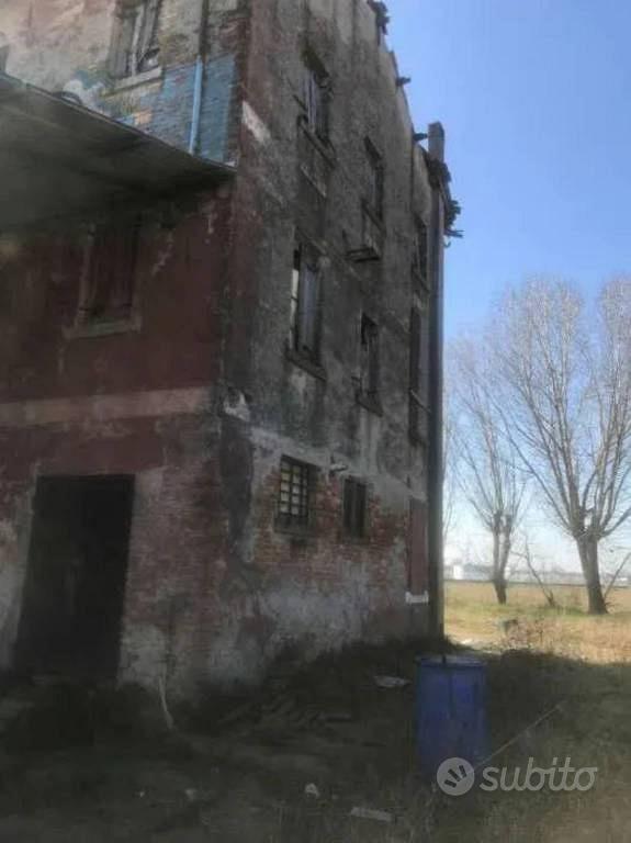 Immobile in asta di 527 m² con più di 5 locali a M - Altro