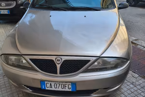 Lancia y anno 2002